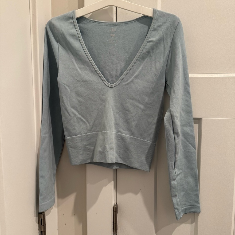 Aura Active Athleisure Women's Light Blue Workout V-Neck Long Sleeve Top M/L